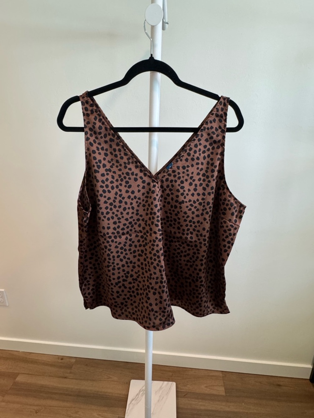 Old Navy Brown Leopard Print V-Neck Tank size XL